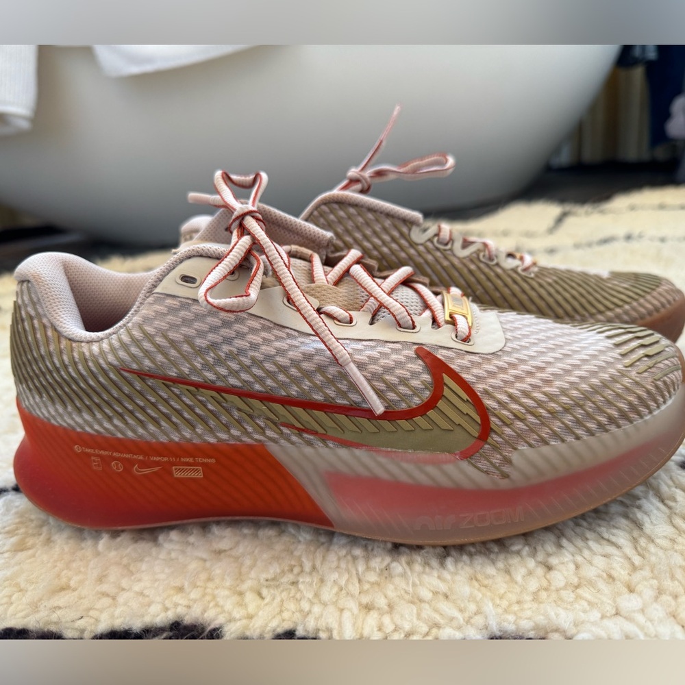 Nike Vapor 11 tennis sneakers